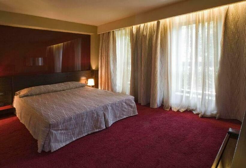 스탠다드 발코니 스튜디오, Famous House