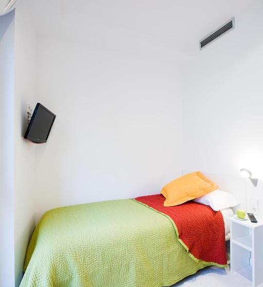 اتاق استاندارد یک نفره, Live & Dream