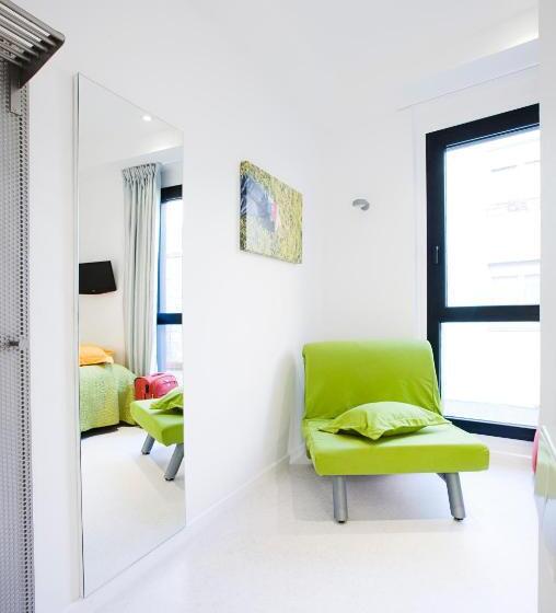 اتاق استاندارد یک نفره, Live & Dream