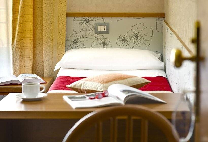 חדר סטנדרט לשלושה, Marcantonio