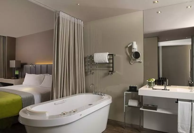 سوییت جونیور, Melia Braga Hotel & Spa