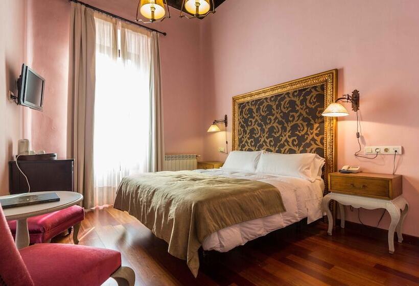 سوییت جونیور, Palacio De Mariana Pineda