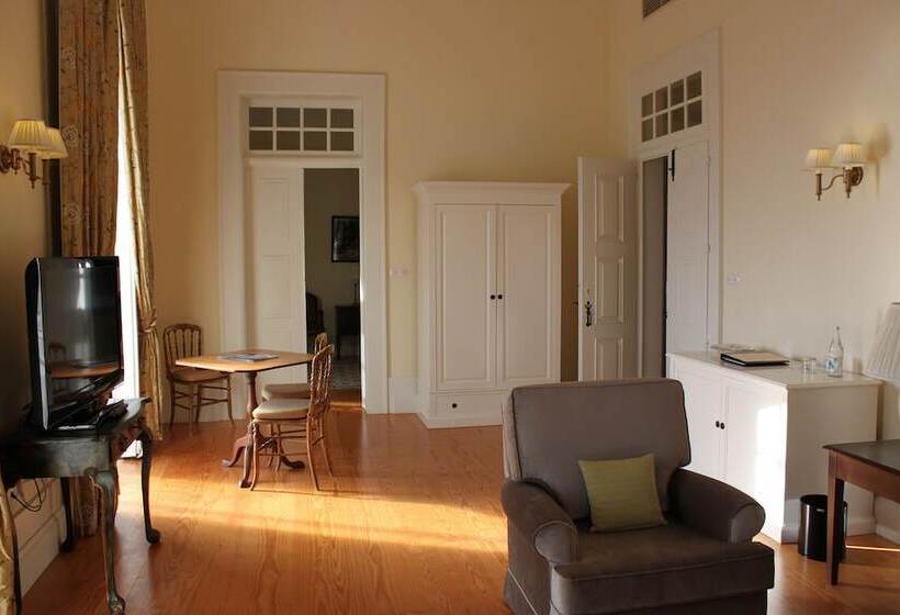 جناح جونيور, Parador Casa da Insua