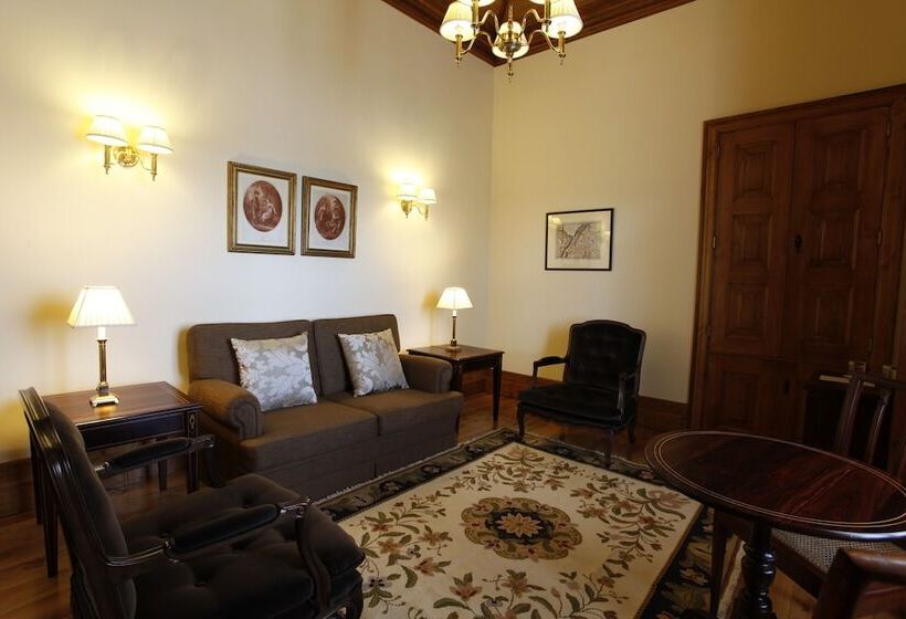 جناح, Parador Casa da Insua