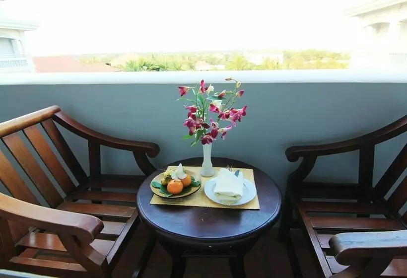 プールの見えるデラックスルーム, Ree Mohasambath Hotel & Resort