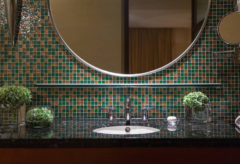 اتاق کلاب, Renaissance Wuhan