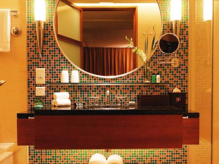 اتاق کلاب, Renaissance Wuhan