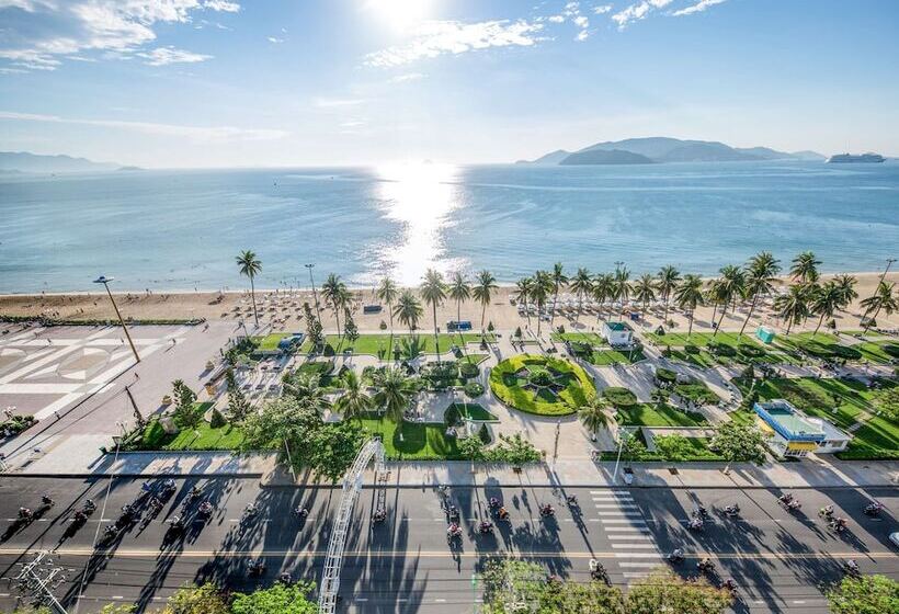 اتاق سوپریور با چشم‌انداز دریا, Novotel Nha Trang
