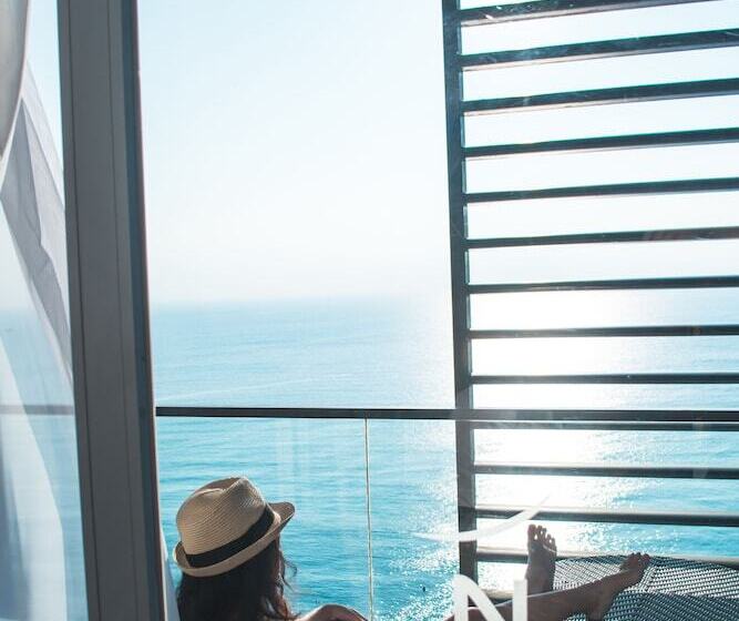 اتاق سوپریور با چشم‌انداز دریا, Novotel Nha Trang