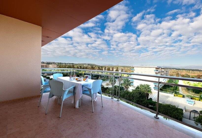 شقة عائلية, Pineda Park