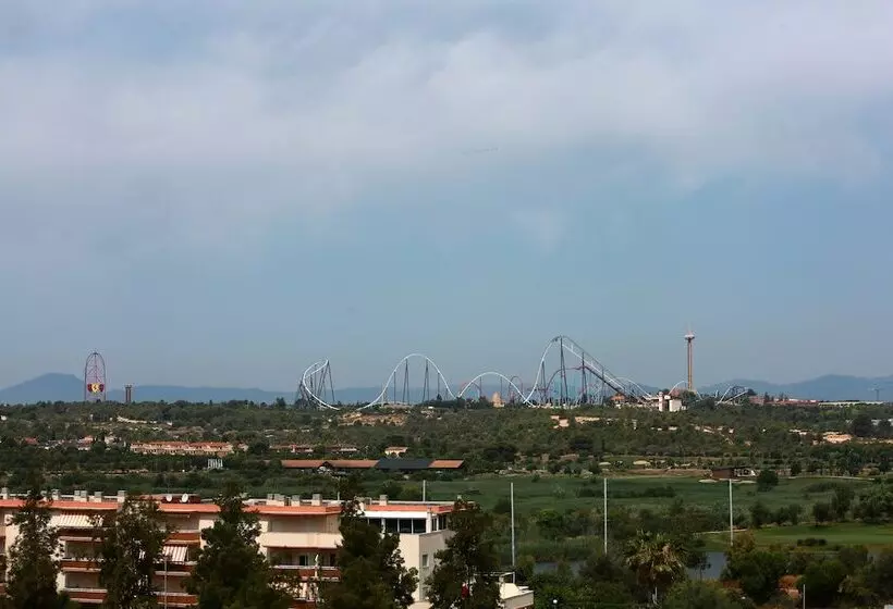 آپارتمان خانوادگی, Pineda Park