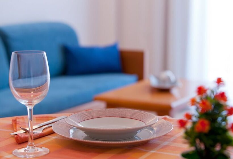 شقة عائلية, Pineda Park