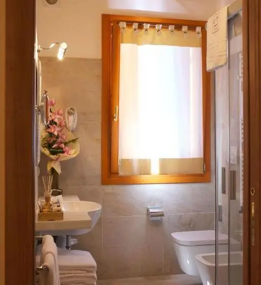 スタンダードトリプルルーム, Eco Unahotels Villa Costanza Venezia