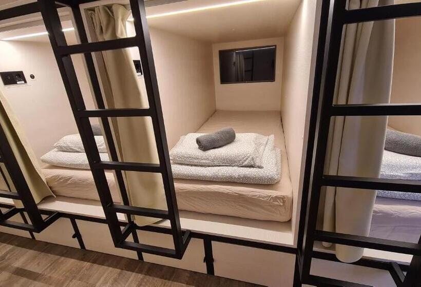 کابین, Cabin Hostel