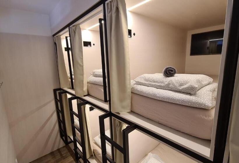 کابین, Cabin Hostel