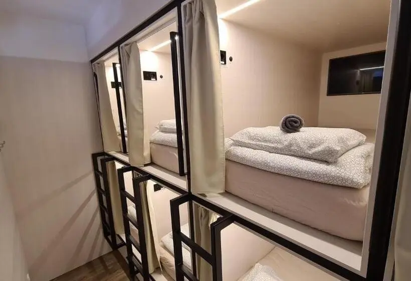 کابین, Cabin Hostel