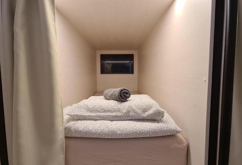 کابین, Cabin Hostel