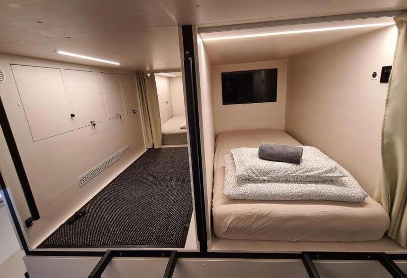 کابین, Cabin Hostel