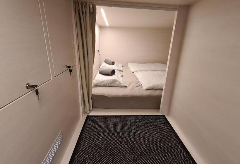 کابین, Cabin Hostel