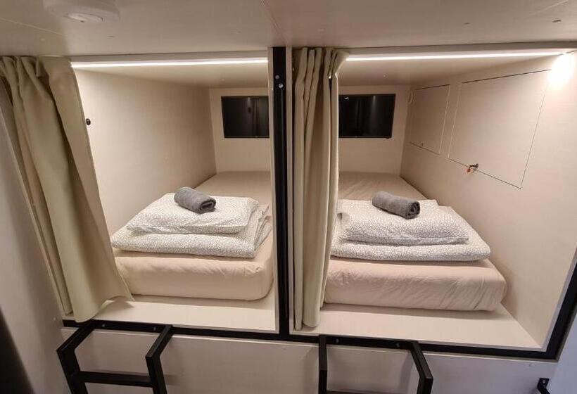 کابین, Cabin Hostel