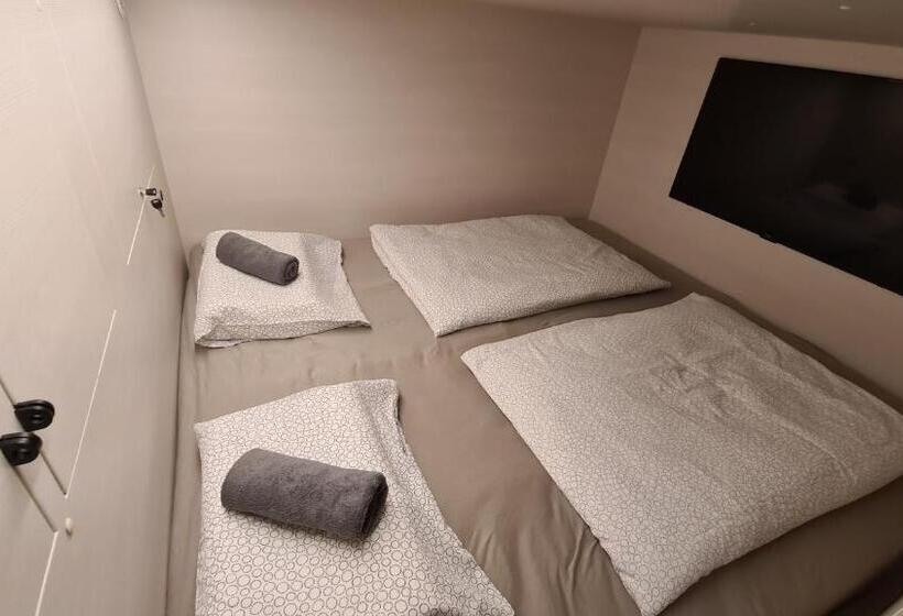 کابین, Cabin Hostel