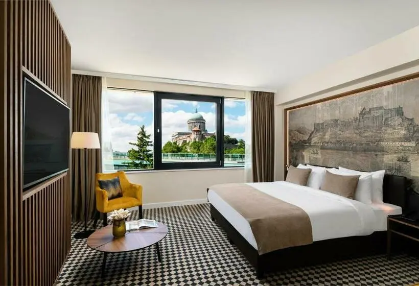 シティビューのスーペリアルーム, Grand Hotel Esztergom