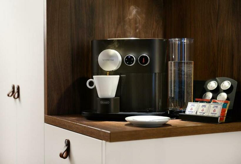 جناح, Grand Hotel Esztergom