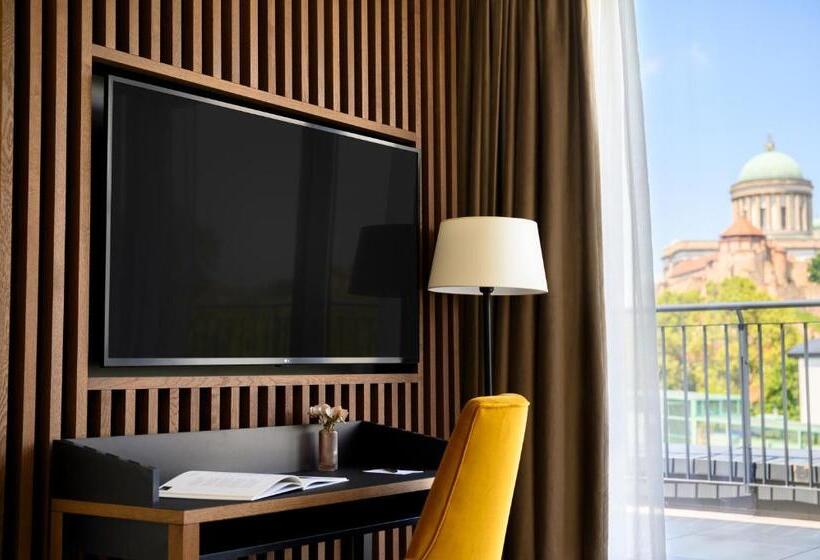 جناح مزود بتراس, Grand Hotel Esztergom