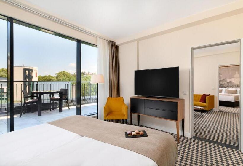 جناح سوبيريور, Grand Hotel Esztergom