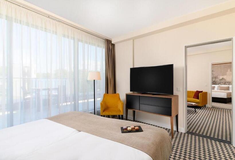 جناح سوبيريور, Grand Hotel Esztergom