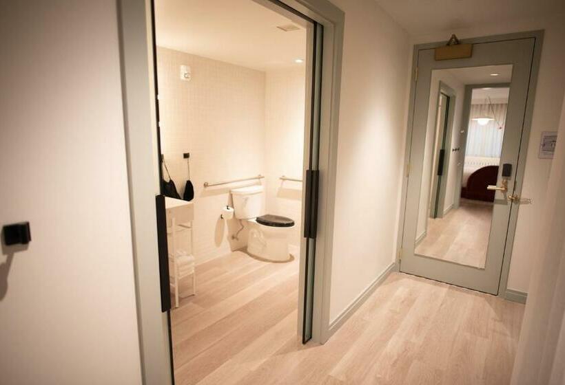 غرفة قياسية سرير كينج لذوى الإحتياجات الخاصة, Virgin Hotels New Orleans