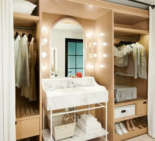 Standard Room King Bed Adapted for people with reduced mobility
