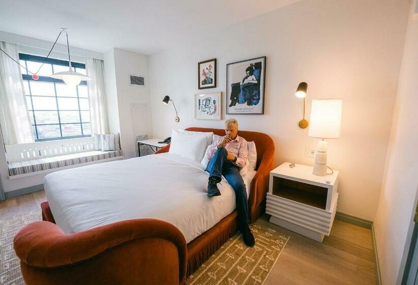 غرفة قياسية سرير كينج لذوى الإحتياجات الخاصة, Virgin Hotels New Orleans