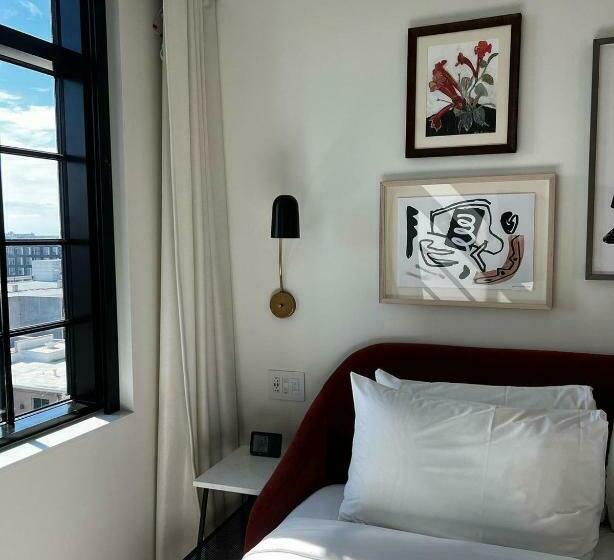 غرفة ديلوكس سرير كينج, Virgin Hotels New Orleans