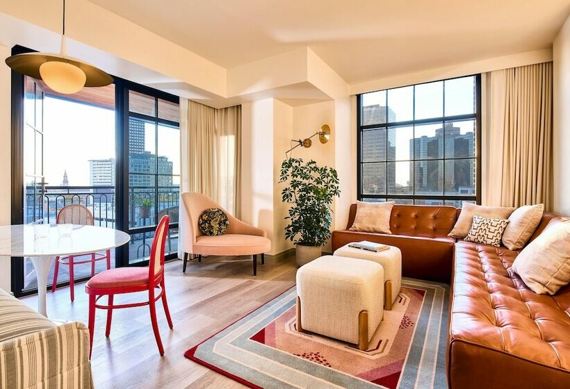 جناح مطل على المدينة, Virgin Hotels New Orleans