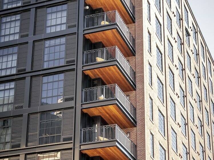 جناح مطل على المدينة, Virgin Hotels New Orleans