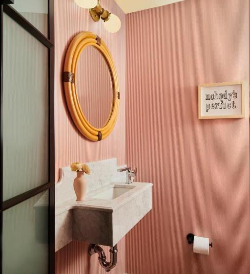 غرفة قياسية سرير كينج, Virgin Hotels New Orleans