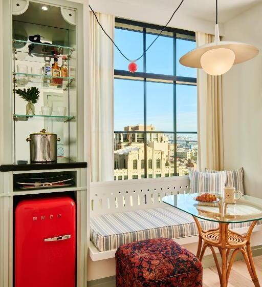 غرفة قياسية سرير كينج, Virgin Hotels New Orleans