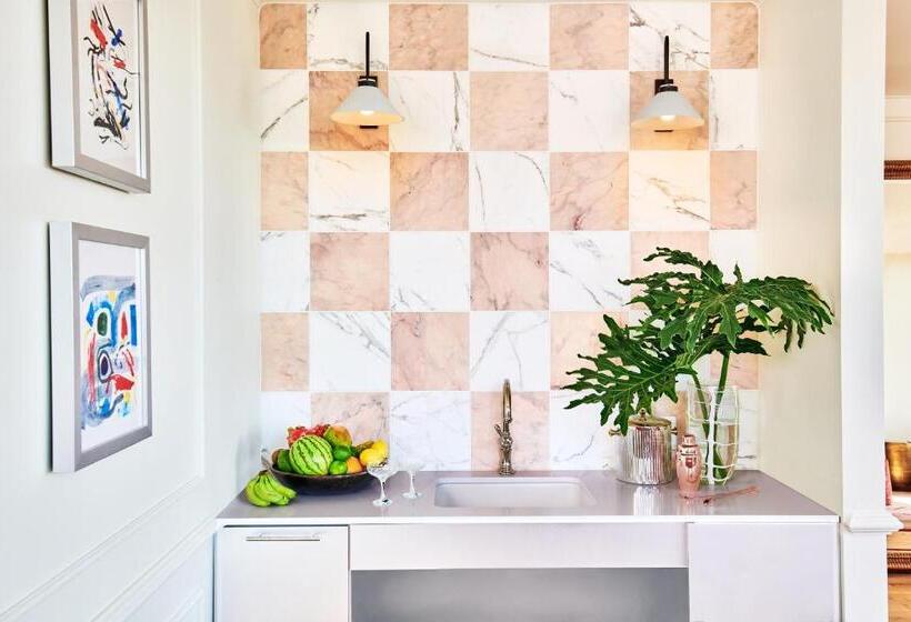 جناح مطل على المدينة, Virgin Hotels New Orleans