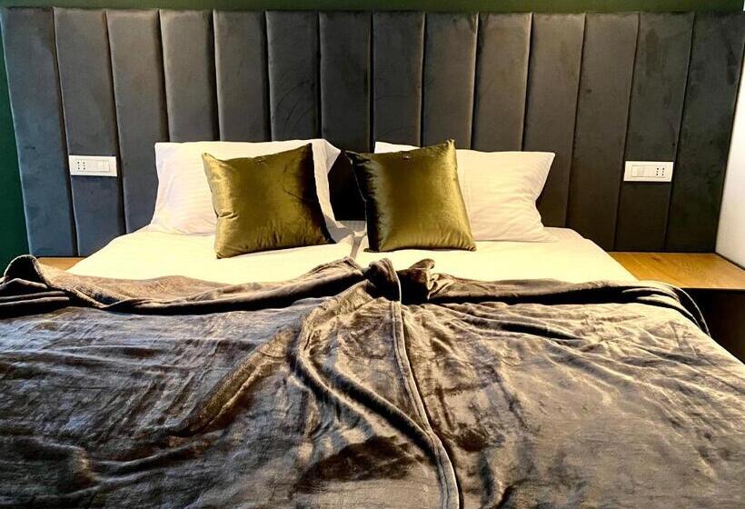 スタンダードルーム, Victoria Rooms