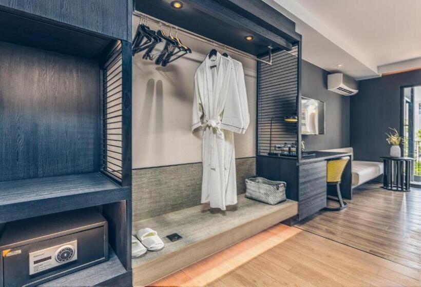 带大床的豪华间, Bayphere Hotel Pattaya Jc