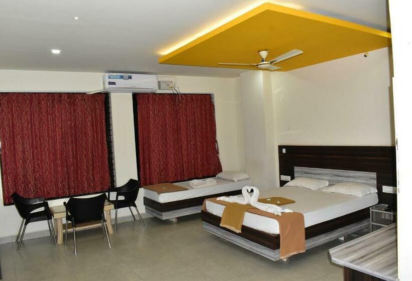 豪华三人间, Dharwad Residency