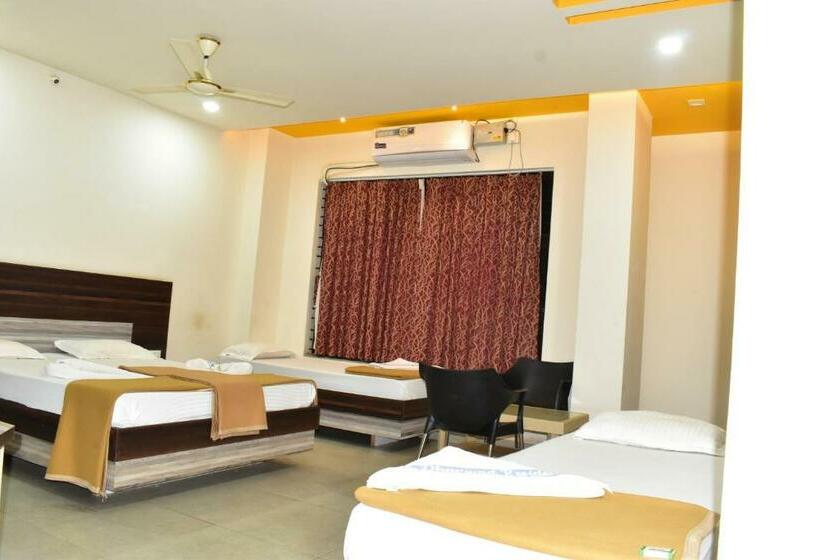 豪华家庭房间, Dharwad Residency
