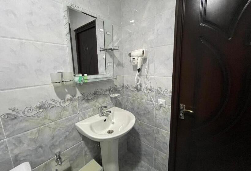 اتاق لوکس, Ipak