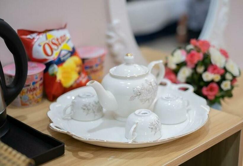 اتاق لوکس, Quoc Vinh