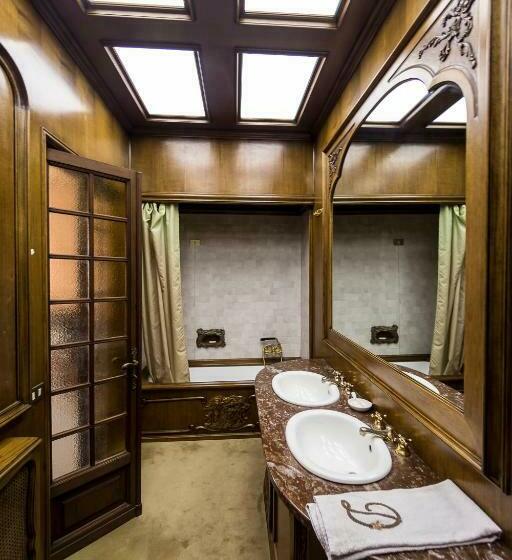 سوئیت جونیور با چشم‌انداز باغ, Villa Dom