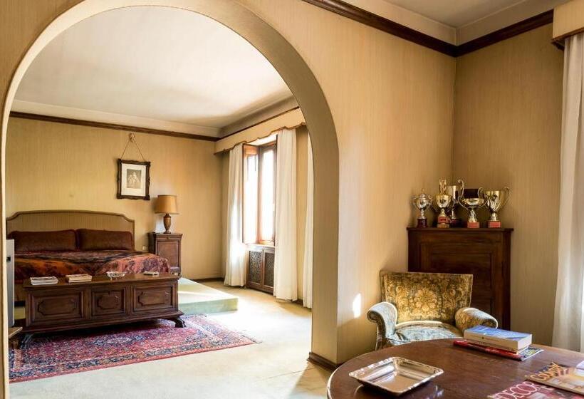 سوئیت جونیور با چشم‌انداز باغ, Villa Dom