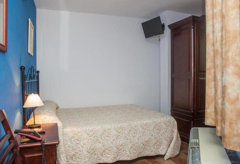 اتاق استاندارد یک نفره, Hostal San Cayetano