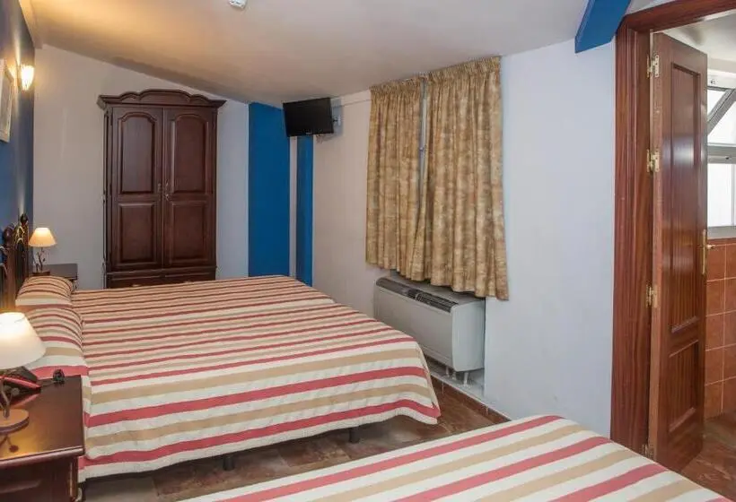 اتاق استاندارد سه نفره, Hostal San Cayetano
