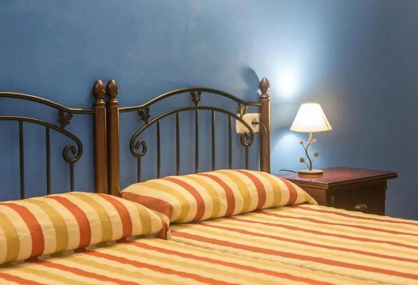 اتاق استاندارد سه نفره, Hostal San Cayetano